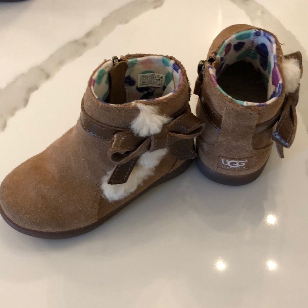 Ugg toddler girls 6.5 boots